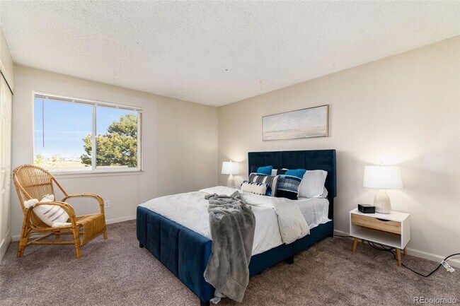 Building Photo - 3 Bed 2 Bath Updated Unit in Robinwood