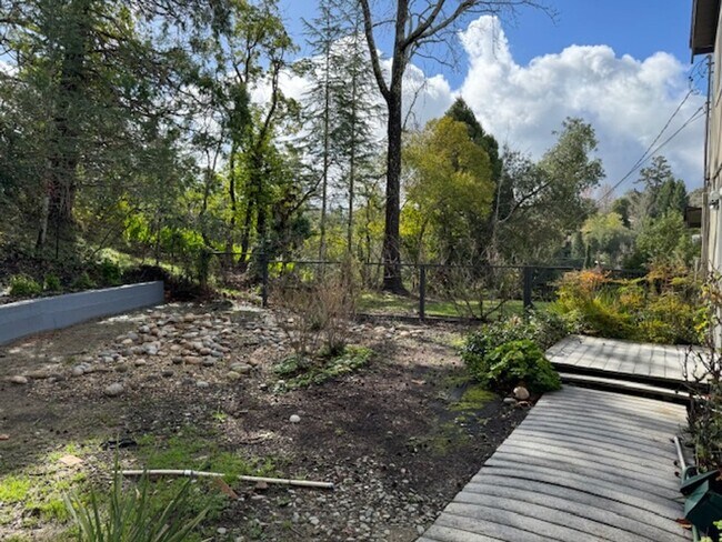Building Photo - Wonderful 2 story home in Orinda