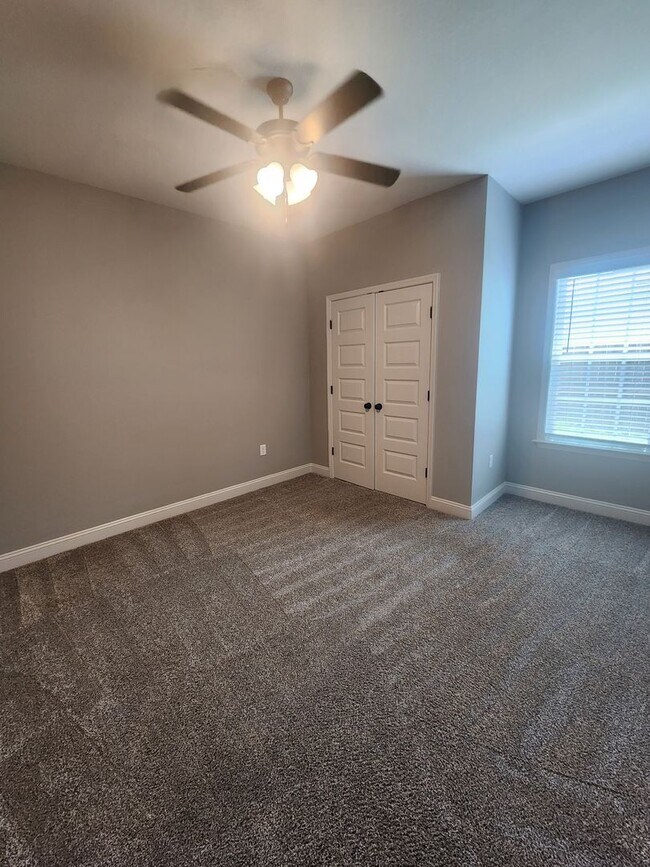 Building Photo - Elegant 4-Bedroom Valdosta Home with Vaulted Ceilings, Pool, and Outdoor Living