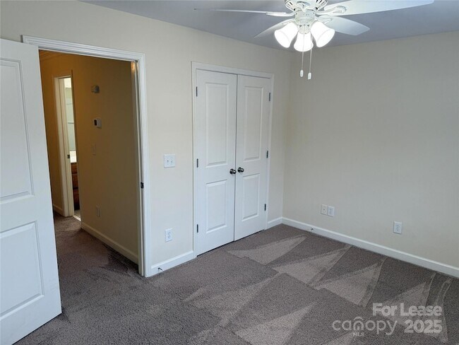 Building Photo - 1348 Green Oaks Ln
