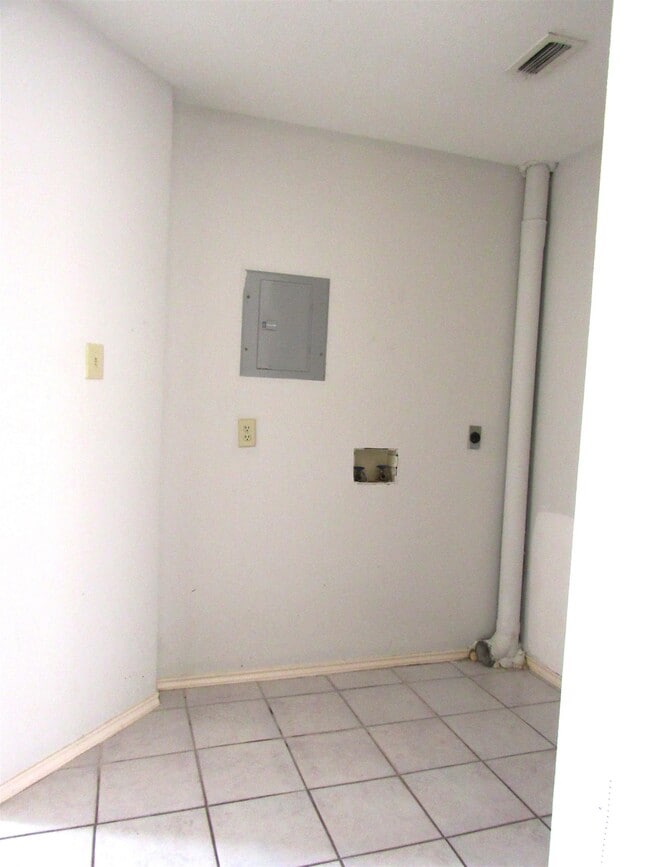 Building Photo - 1420 Juarez Ave
