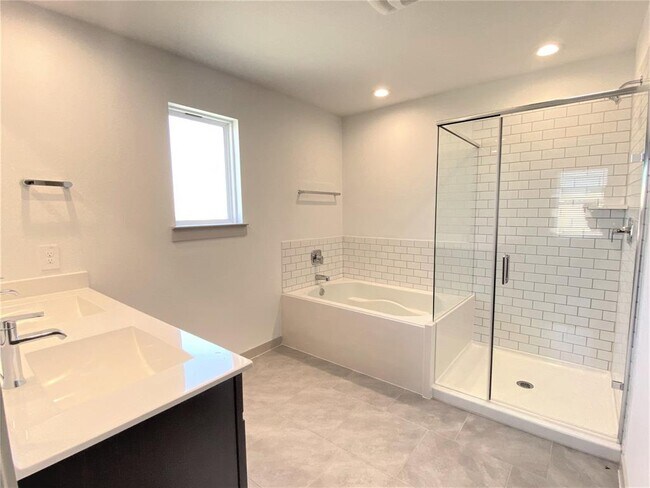 Building Photo - 3306 Silverton Dr