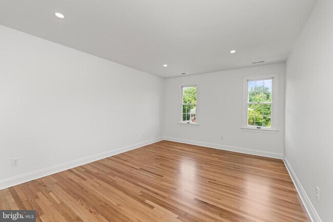 Building Photo - 1213 Clearfield Cir