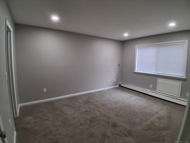 Building Photo - 333 Vincelette St