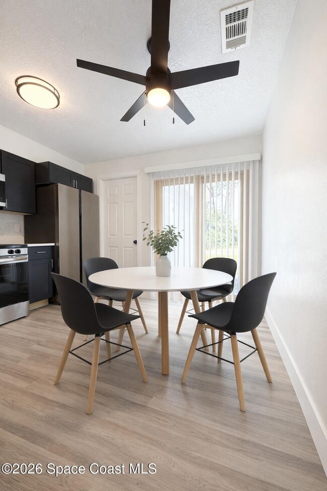 Building Photo - 304 Palm Ave