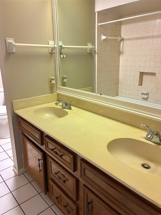 Building Photo - 15502 Rio Plaza Dr