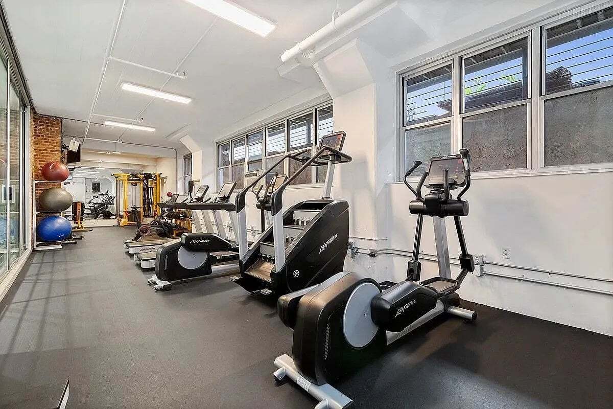 Building Photo - 99 Gold St