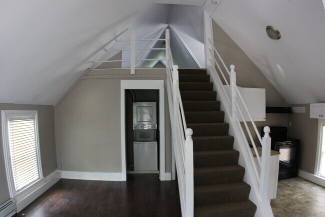 Building Photo - 28 Rowley St