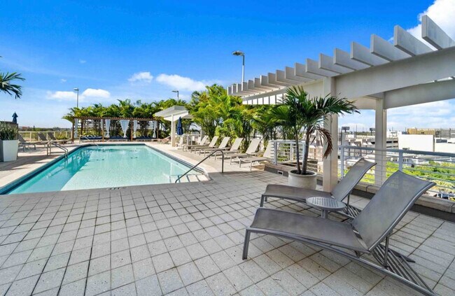 Building Photo - 3250 NE 1st Ave