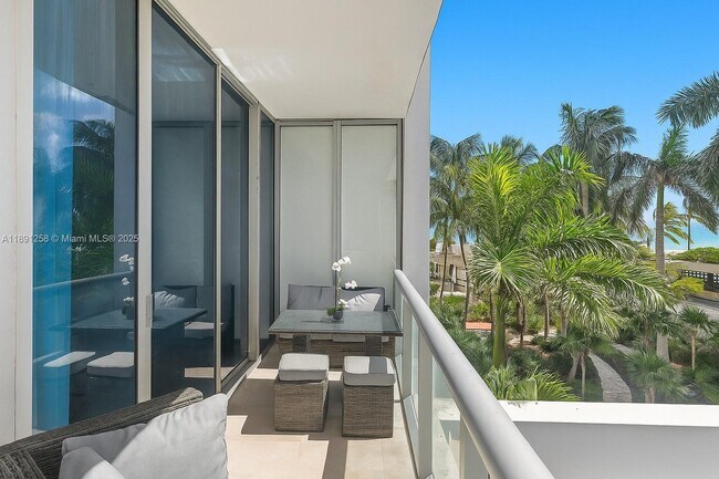 Primary Photo - 6799 Collins Ave