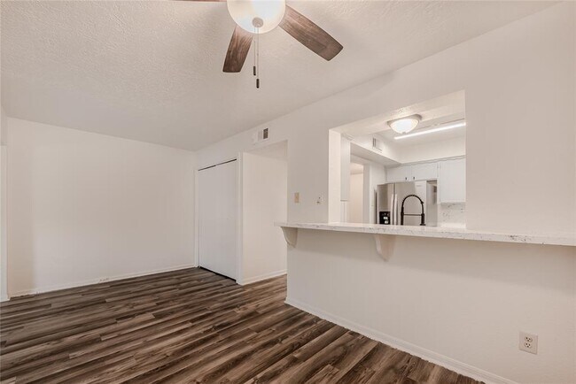 Building Photo - 1803 Country Village Blvd