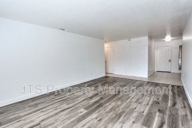 Building Photo - 6069 Kingwood Cir