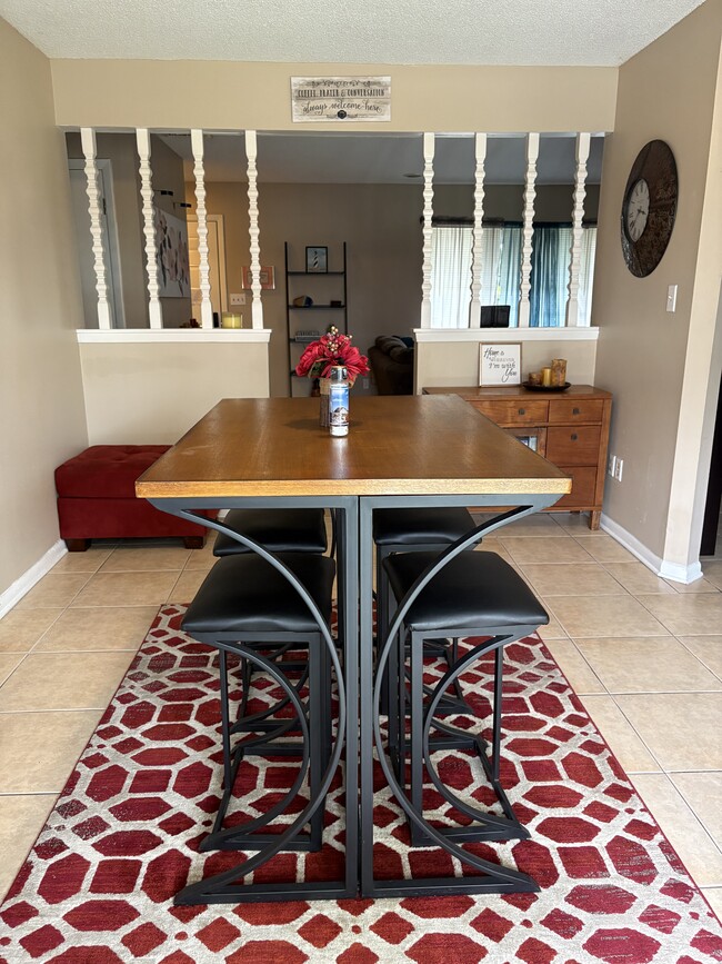 Dining area - 5433 Brookswood Way