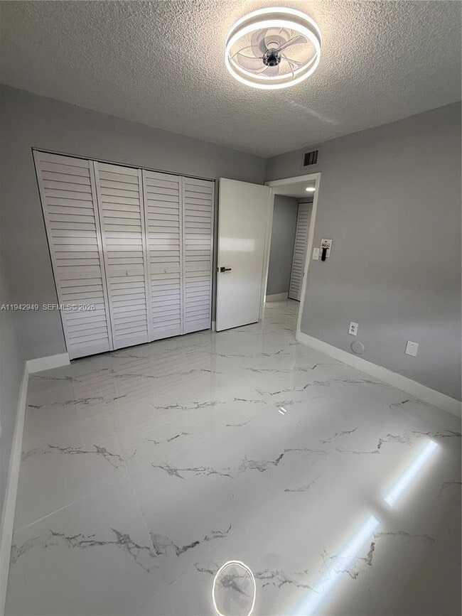 Building Photo - 9937 Nob Hill Pl