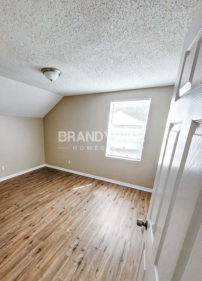 Building Photo - 323 Summer Sails Dr