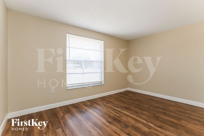 Building Photo - 7100 Sandalwood Dr