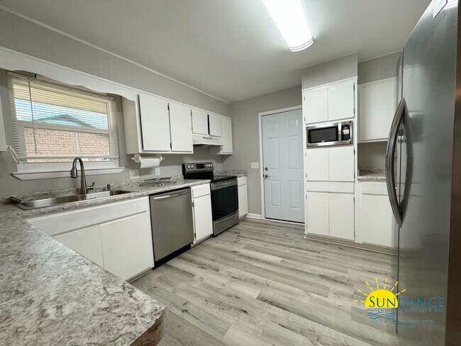 Building Photo - Stunning 4 Bedroom Overbrook Home with a Sparking Pool!