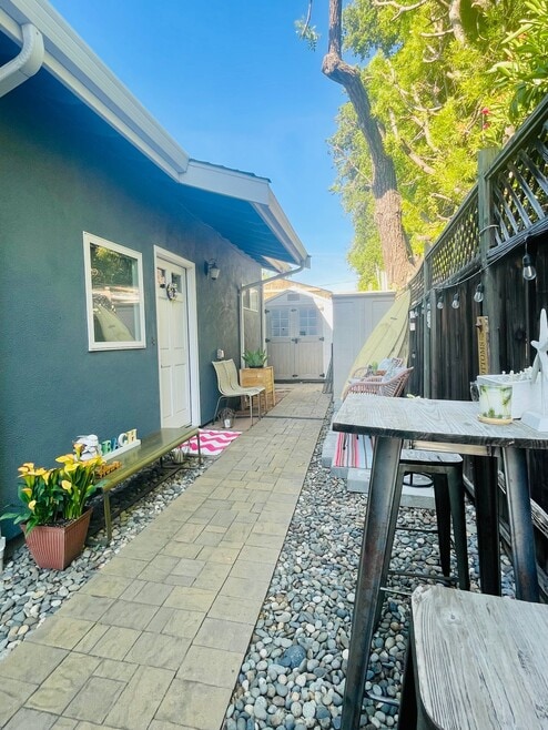 Building Photo - 1363 Los Arboles Ave