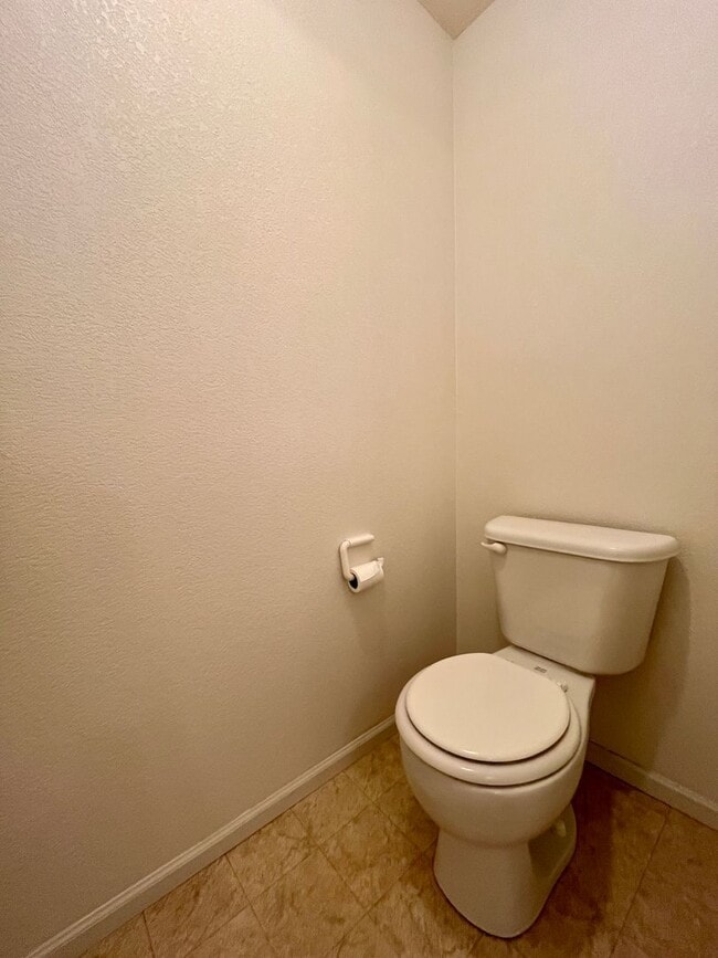 Building Photo - Adorable 3 story, 3BR/3.5BA Townhome w/ detached garage!