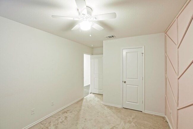 Building Photo - 1111 Emerald Gate Dr