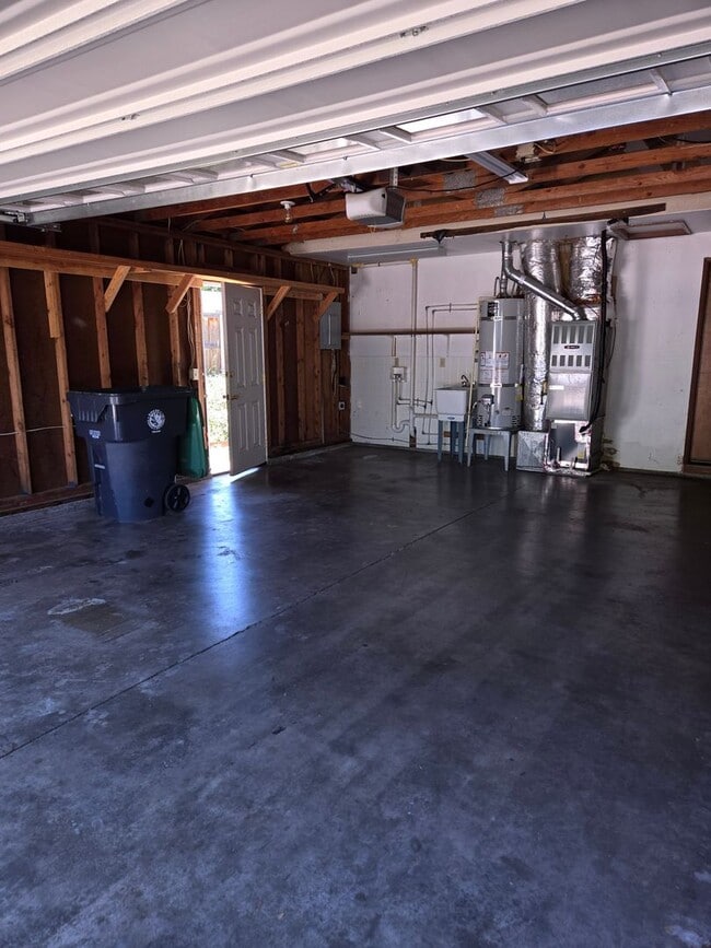 Building Photo - Charming 3-Bedroom, 2-Bath Home in Central...