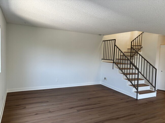 Interior Photo - Orange Grove, 627