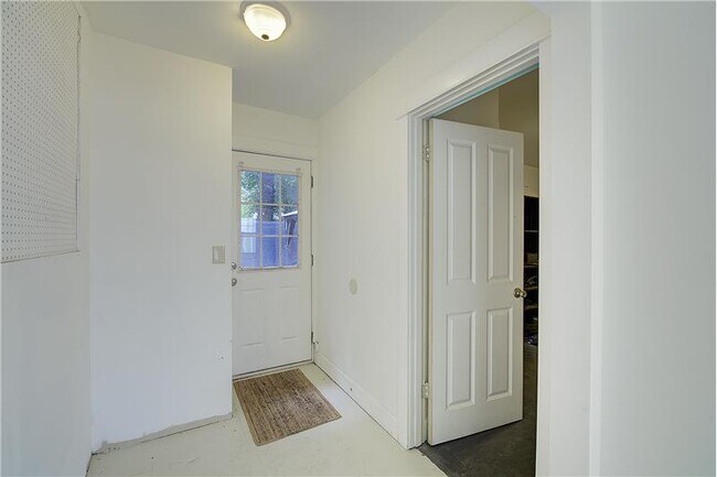 Building Photo - 816 NE 120th St