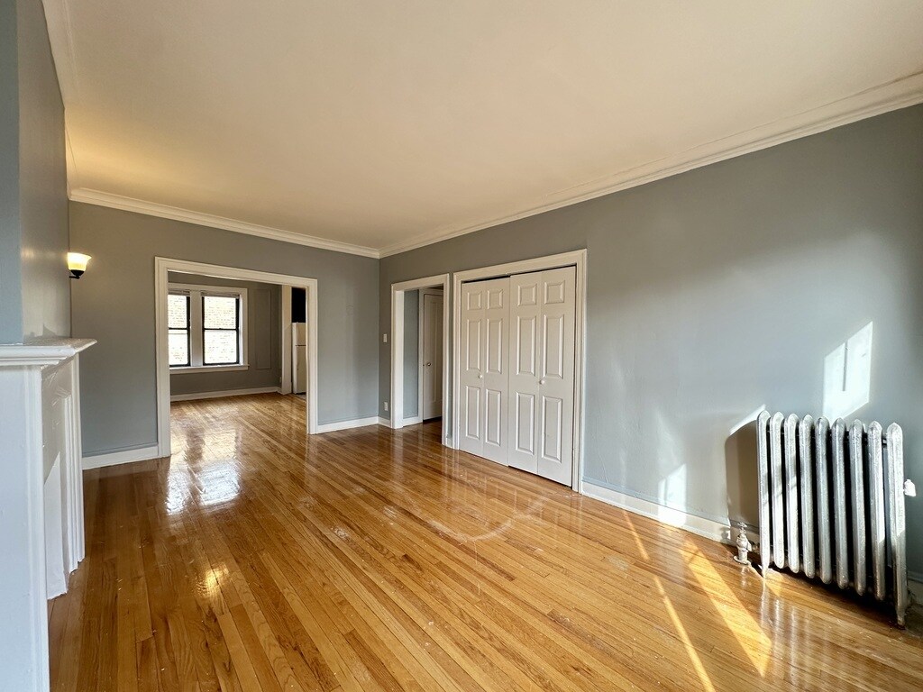 Building Photo - 1323 W Estes Ave