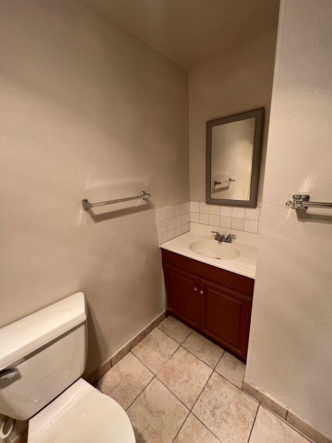 Building Photo - 1919 Duplex