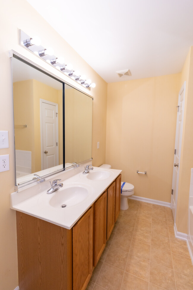 Dual Vanity in the Owner's Suite - 11710 Mezzanine Dr