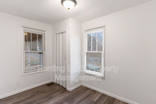 Building Photo - 9746 Diamond Dr