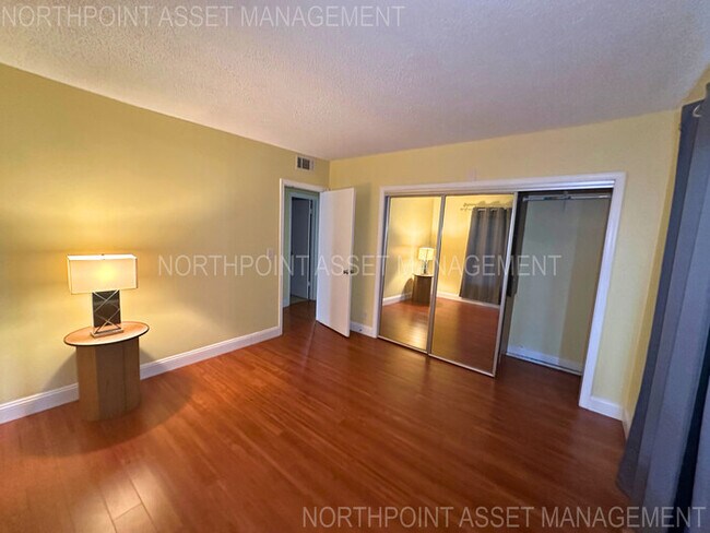 Building Photo - Welcome to charming 2-bedroom, 1-bathroom home in  Fort Lauderdale