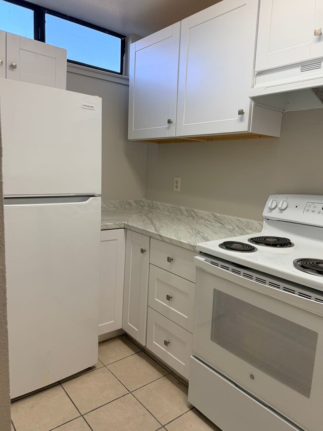 Building Photo - 861 Nutmeg Pl