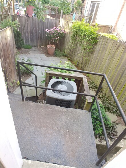 Building Photo - 1354 Pennsylvania Ave. SE