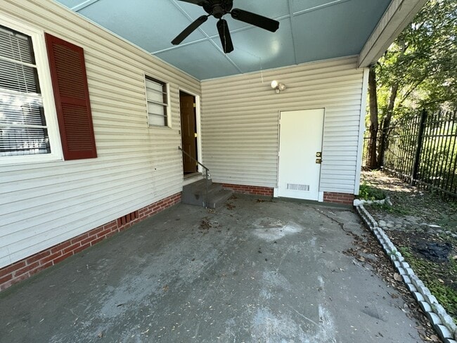 Building Photo - 2605 Lilly St