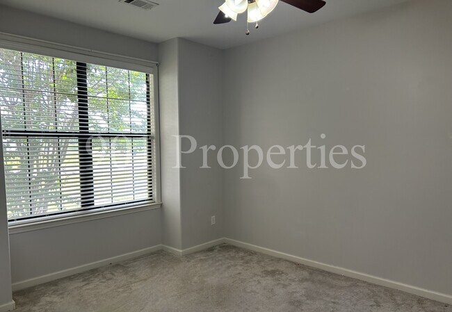 Building Photo - 14383 Buttercup Dr