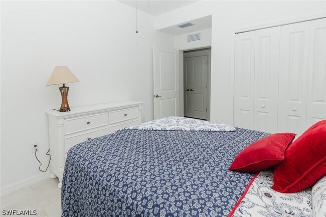 Building Photo - 5739 Oakmont Ct
