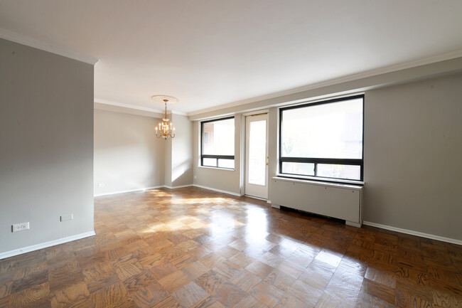 Building Photo - 4466 W Pine Blvd