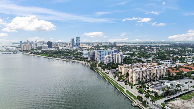 Building Photo - 1801 N Flagler Dr