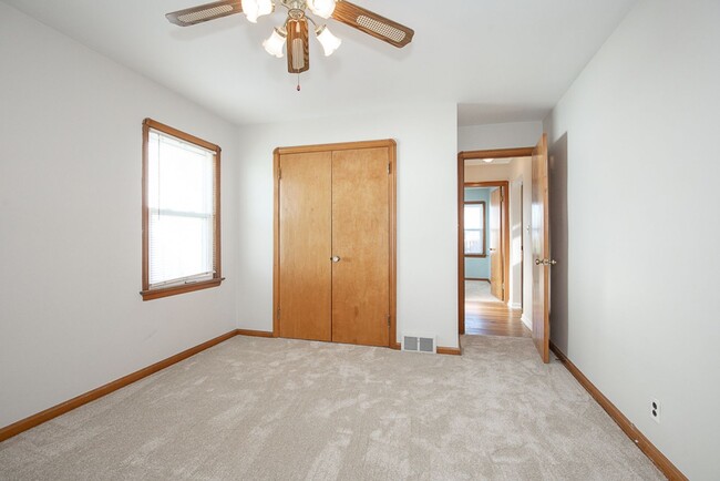 Building Photo - Charming 3 bedroom/2 bath House, Parma!