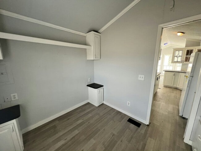 Building Photo - 1117 Chicago Bulls St