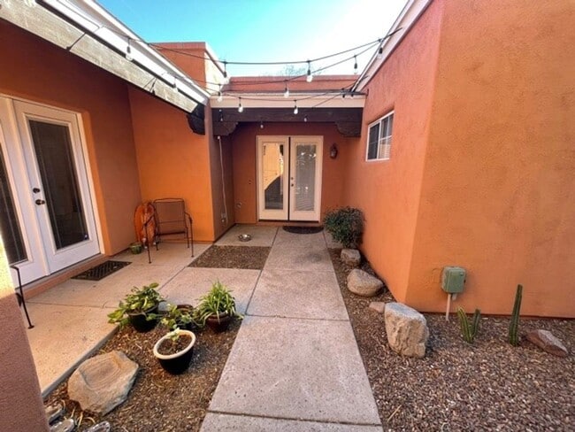 Building Photo - 2940 N Adelaide Farms Pl