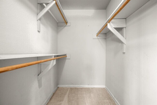 Building Photo - 611 Virginia Dr