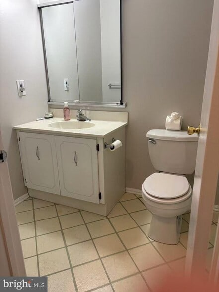 Building Photo - 57 E Oleander Dr
