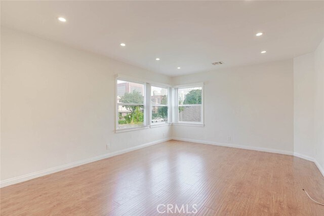 Building Photo - 336 W Lexington Dr