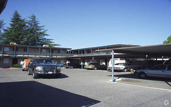 Parking Area - Granada Apartments