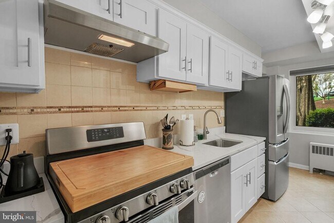 Building Photo - 4201 Cathedral Ave NW