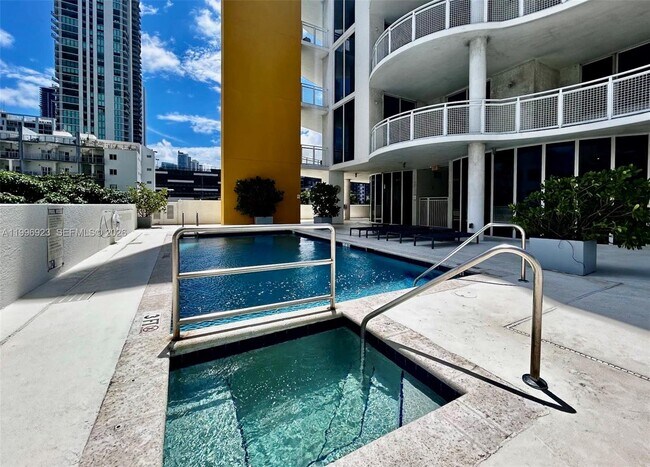 Building Photo - 444 NE 30th St