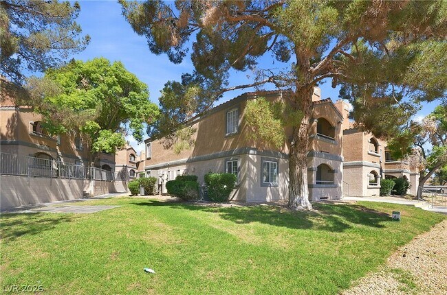 Building Photo - 220 Mission Catalina Ln