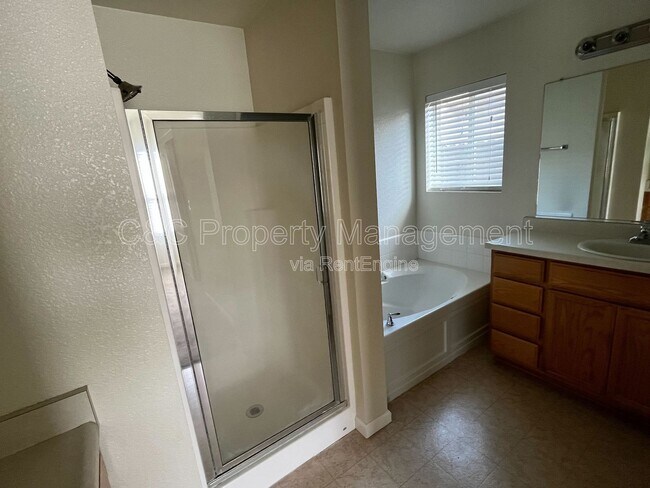 Building Photo - 2073 Solis St